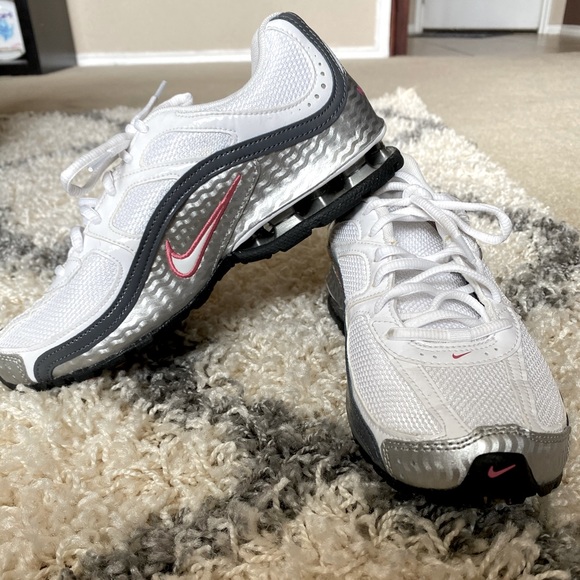 nike reax running shoes womens